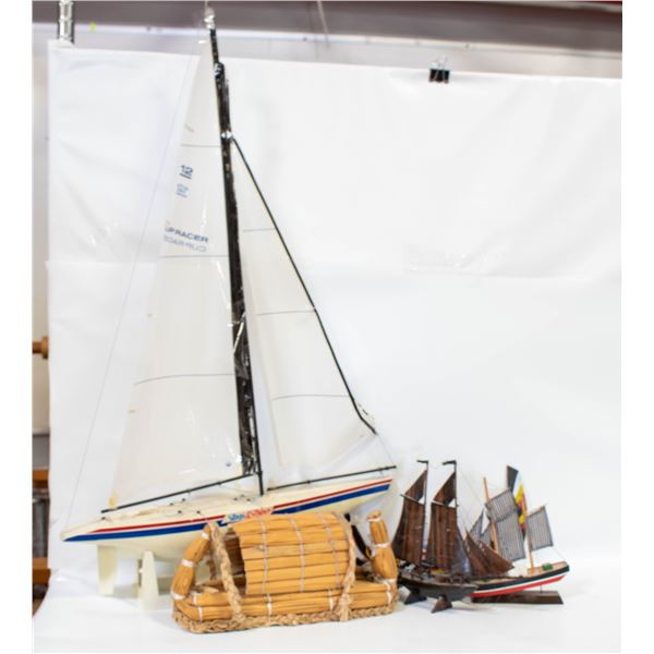 SHIP RACER WITH BOAT ORNAMENTS