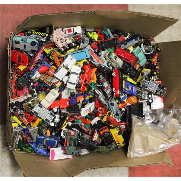 LARGE BOX LOT OF HOTWHEELS DIECAST CARS