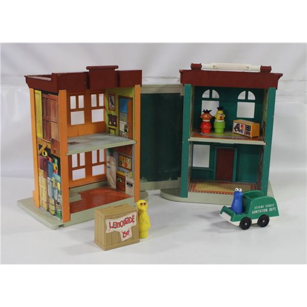 VINTAGE FISHER PRICE FAMILY SESAME STREET HOUSE