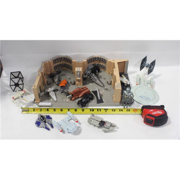 STAR WARS MINIATURE SET WITH FIGURES