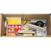 Image 1 : BOX OF ORIENTAL THEMED ESTATE DÉCOR