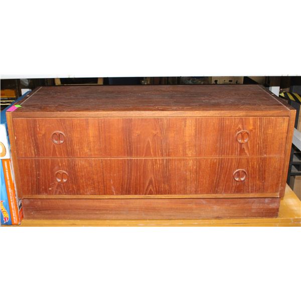 VINTAGE 2 DRAWER COLLECTIBLES CABINET