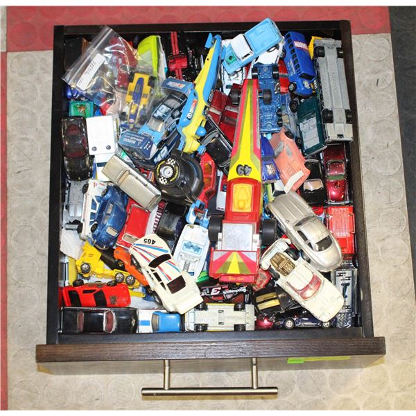 DRAWER FILLED WITH ASSORTED VINTAGE