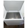 Image 5 : Frigidaire Chest Freezer with Adjustable Temperature Control