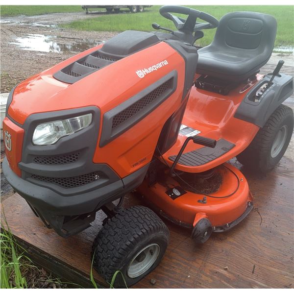 Husqvarna YTH1942 42-Inch Riding Lawn Tractor