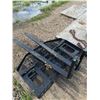 Image 2 : Heavy Duty Skid Steer Pallet Fork Attachment