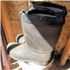 Image 8 : Outdoor Defence Bundle - Insect Repellent, Sledge Hammer, Deck Stain & Tools