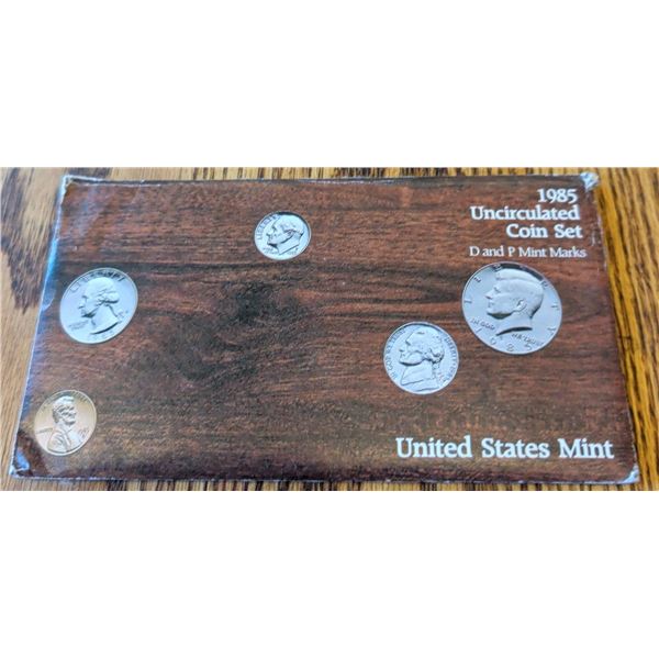 1985 United States Mint Uncirculated Coin Set D and P Mint Marks