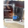 Image 9 : Keurig K-Express Essentials Coffee Maker with Dishes and Flatware Set
