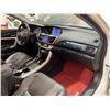Image 38 : PARKSVILLE - 2013 HONDA ACCORD WHITE 195217 KMS - 801109-2