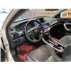 Image 45 : PARKSVILLE - 2013 HONDA ACCORD WHITE 195217 KMS - 801109-2