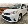 Image 2 : PARKSVILLE - 2019 TOYOTA SIENNA WHITE 261221 KMS - 970631-3