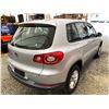 Image 15 : PARKSVILLE - 2010 VOLKSWAGEN TIGUAN GREY 141678 KMS - 519736-2