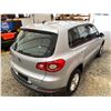 Image 16 : PARKSVILLE - 2010 VOLKSWAGEN TIGUAN GREY 141678 KMS - 519736-2