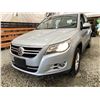 Image 2 : PARKSVILLE - 2010 VOLKSWAGEN TIGUAN GREY 141678 KMS - 519736-2