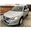 Image 3 : PARKSVILLE - 2010 VOLKSWAGEN TIGUAN GREY 141678 KMS - 519736-2