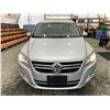 Image 6 : PARKSVILLE - 2010 VOLKSWAGEN TIGUAN GREY 141678 KMS - 519736-2