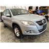 Image 8 : PARKSVILLE - 2010 VOLKSWAGEN TIGUAN GREY 141678 KMS - 519736-2