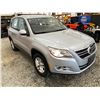 Image 9 : PARKSVILLE - 2010 VOLKSWAGEN TIGUAN GREY 141678 KMS - 519736-2