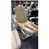 Image 1 : WHITE HYDRAULIC NON-ELECTRIC MEDICAL SPA TREATMENT CHAIR MECHANICAL BED - COSMETIC SURFACE WEAR
