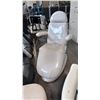 Image 1 : WHITE HYDRAULIC NON-ELECTRIC MEDICAL SPA TREATMENT CHAIR - COSMETIC SURFACE WEAR