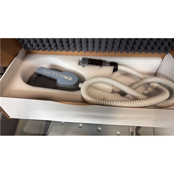 EMSCULPT NEO 899-AP-C-1. LARGE SCALE SURFACE GEOMETRY APPLICATOR. HANDPIECE COMPONENT ONLY.