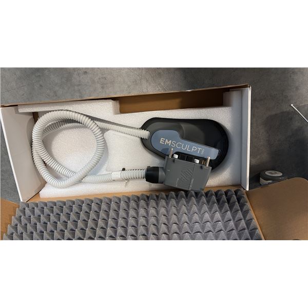 EMSCULPT NEO 899-AP-C-1. LARGE SCALE SURFACE GEOMETRY APPLICATOR. HANDPIECE COMPONENT ONLY.