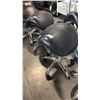 Image 1 : CONTOUR SADDLE SEAT AESTHETICIAN CHAIR ERGONOMIC ROLLING STOOL