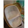Image 8 : Fantastic Collection of Vintage Tupperware! 