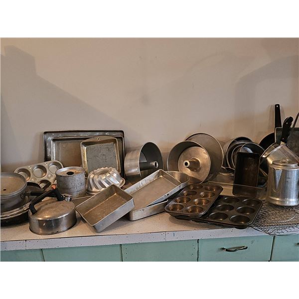 Vintage Aluminum Bakeware Lot
