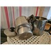 Image 5 : VINTAGE Coleman Camp Stove and Lantern Lot