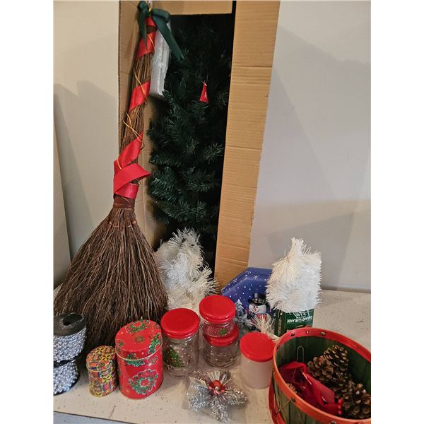 Holiday and Seasonal Decorations Lot