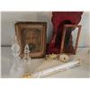 Image 1 : Lot: Religious Print, Decanters, Clocks