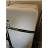 Image 12 : Vintage International Harvester Refrigerator