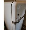 Image 4 : Vintage International Harvester Refrigerator