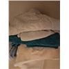 Image 5 : Vintage Bath and Hand Towels with Storage Canister