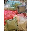 Image 1 : Decorative Throw Pillows and Shams
