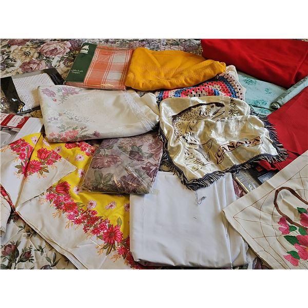 Vintage Linens, Tablecloths, and Flat Sheets
