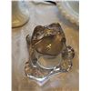 Image 2 : Lot: Milk Glass, Crystal, Lamp