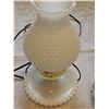 Image 4 : Lot: Milk Glass, Crystal, Lamp