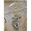 Image 5 : Lot: Milk Glass, Crystal, Lamp