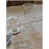 Image 6 : Lot: Milk Glass, Crystal, Lamp