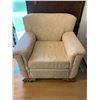 Image 2 : Vintage 1950s Upholstered Armchair with Carved Feet