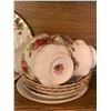 Image 12 : Royal Albert Old Country Roses Dinnerware Set
