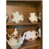 Image 19 : Royal Albert Old Country Roses Dinnerware Set