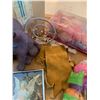 Image 4 : Household and Decorative Items Lot