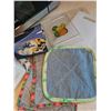 Image 9 : Kitchen Small Appliance and Tool Lot