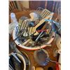 Image 5 : Large Assortment of Kitchen Utensils