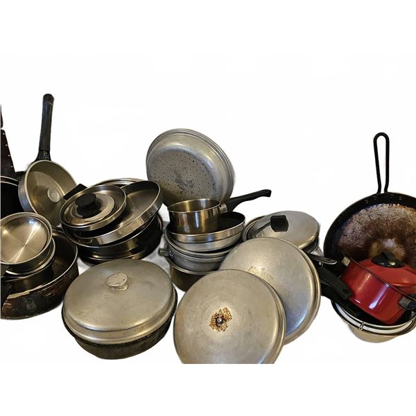 Lot of Cookware and Lids