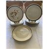 Image 1 : Four Seasons Autumn Bouquet Stoneware Plates